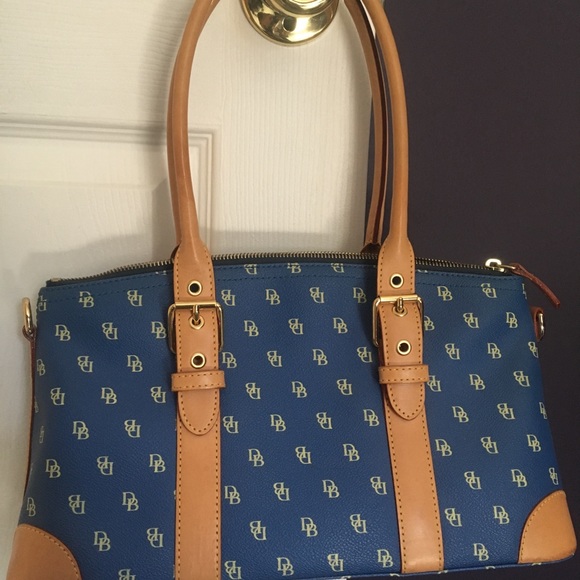 Dooney and Bourke purse - Picture 2 of 6
